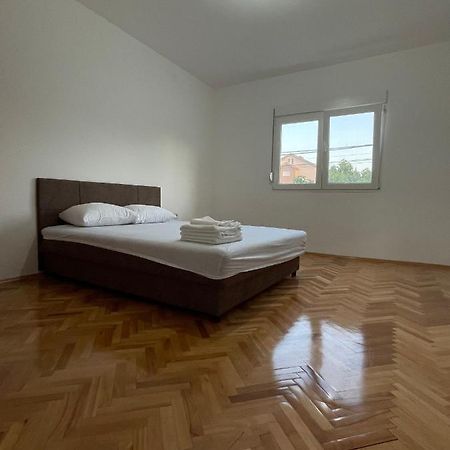 Entire Spacious Apartment With Free Parking ポドゴリツァ エクステリア 写真