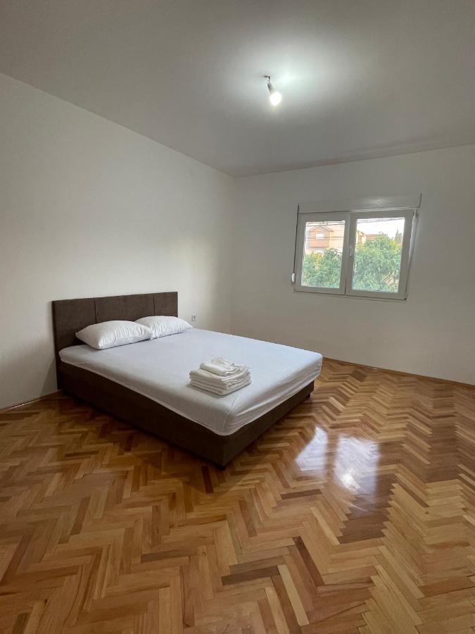 Entire Spacious Apartment With Free Parking ポドゴリツァ エクステリア 写真
