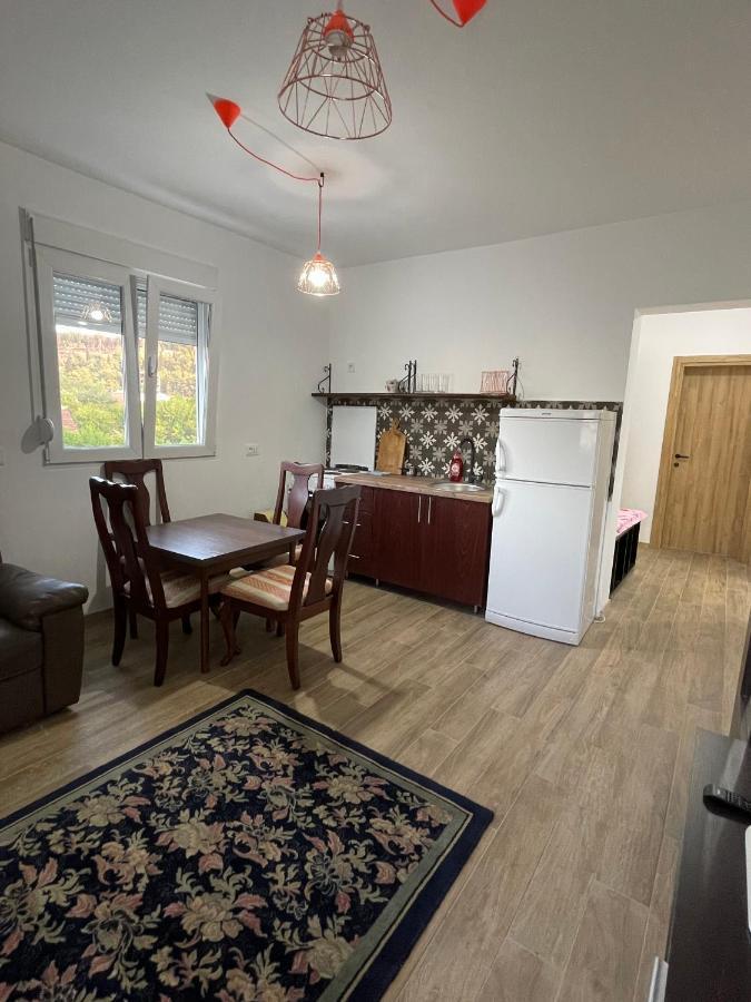 Entire Spacious Apartment With Free Parking ポドゴリツァ エクステリア 写真