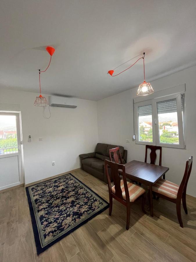Entire Spacious Apartment With Free Parking ポドゴリツァ エクステリア 写真