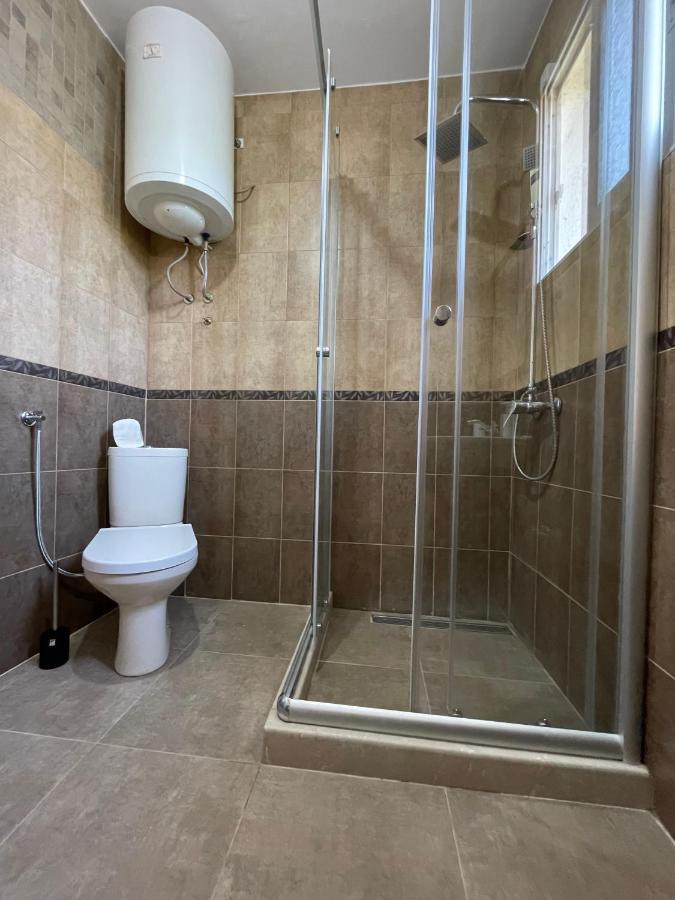 Entire Spacious Apartment With Free Parking ポドゴリツァ エクステリア 写真